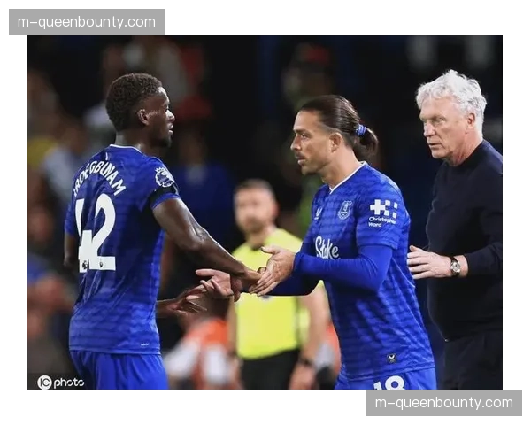 格拉利什复出助埃弗顿前场推进 莫耶斯用人策略见效 格拉利什复出助埃弗顿前场推进 莫耶斯用人策略见效