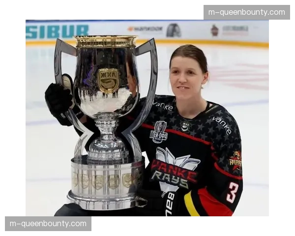 美国女子冰球加时赛金球绝杀加拿大 第三次登顶奥运之巅 美国女子冰球加时赛金球绝杀加拿大 第三次登顶奥运之巅